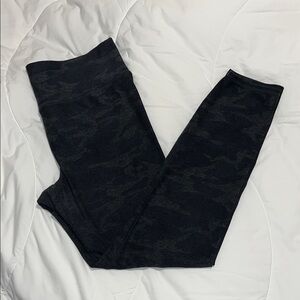 Vuori Black Camo Leggings